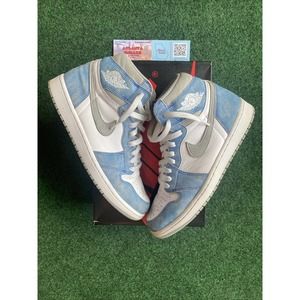 Size 9 - Jordan 1 Retro High OG Hyper Royal